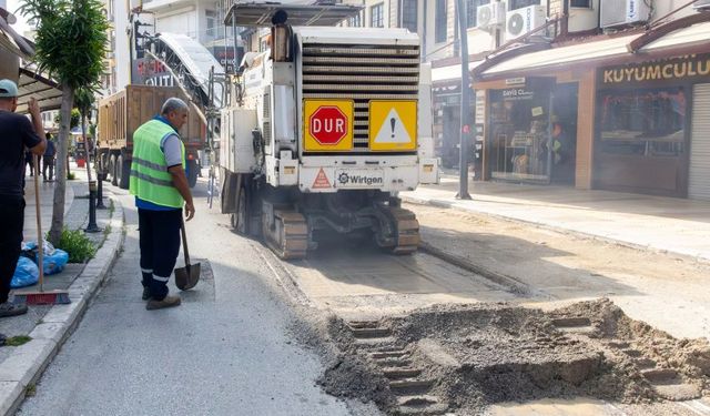 Manavgat'ın işlek caddesi Fevzipaşa'da çalışma var!