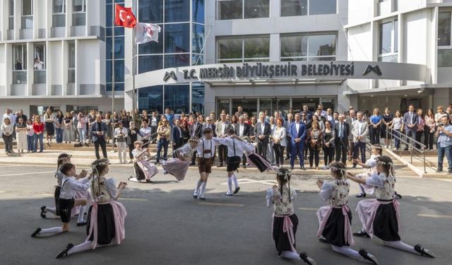 Mersin'de çocukların neşesi kenti ısıttı