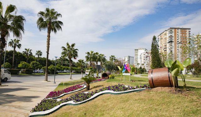 Mersin sokakları rengarenk oldu