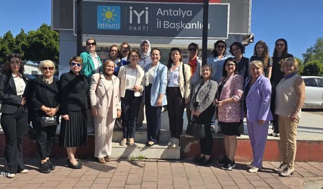 Antalya’da muhalefet partilerinden kadın dayanışması