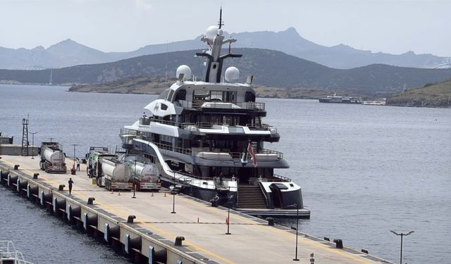 Haftalık kirası 1 milyon 150 bin euro olan yat, Bodrum'da 128 ton yakıt aldı