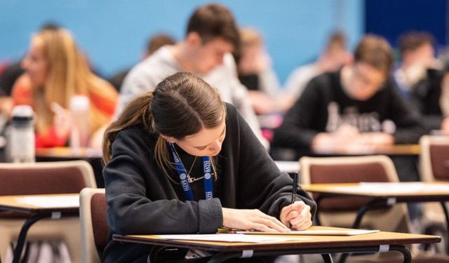 Konyaaltı Belediyesi’nden üniversite tercihi yapacak öğrencilere ücretsiz destek