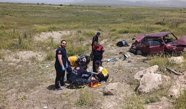 Burdur'da devrilen arabada can pazarı: 5 kişi yaralandı