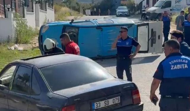 Ehliyeti olmadan trafiğe çıktı, zabıta aracına çarptı