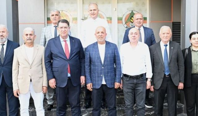 Adlıhan Dere, Hasan Çavuşoğlu'nun baba acısını paylaştı