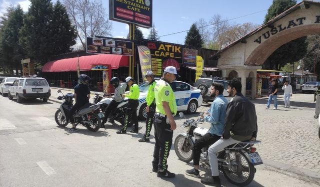 Beyşehir'de motosiklet denetimleri sıkılaştı: Kask takmayanlar KGYS kameralarına takılıyor!