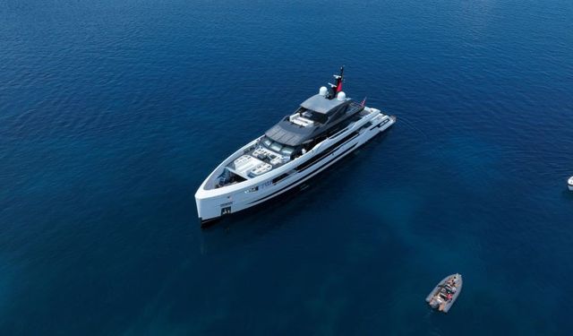 Bodrum'da 1,2 milyar TL'lik süper yat denize indirildi