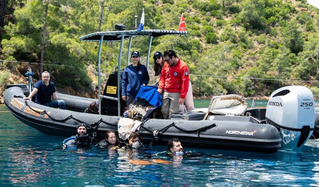 Dünya İklim Günü'nde Göcek Koyları’nda su altı temizliği