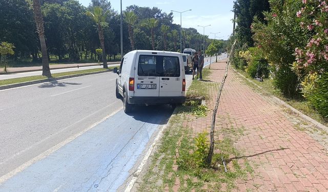 Manavgat’ta lastik patladı, kaza ucuz atlatıldı