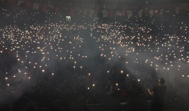 Kumluca'da 7'den 70'e herkes Blok 3 konserinde coştu