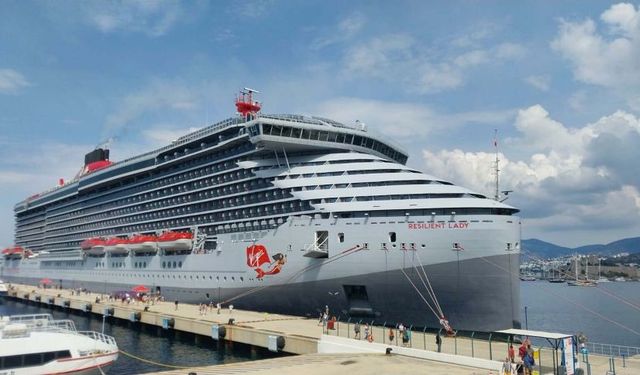 Bodrum’a denizden turist akını
