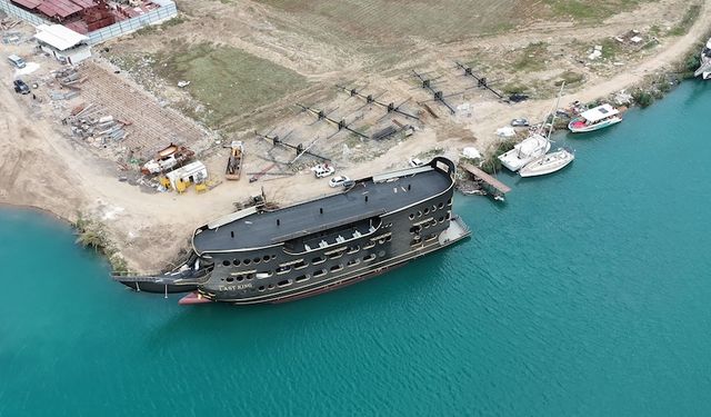 Alanyalı iş adamından 300 milyon TL'lik yeni turistik gemi: The Lasking denize indirildi