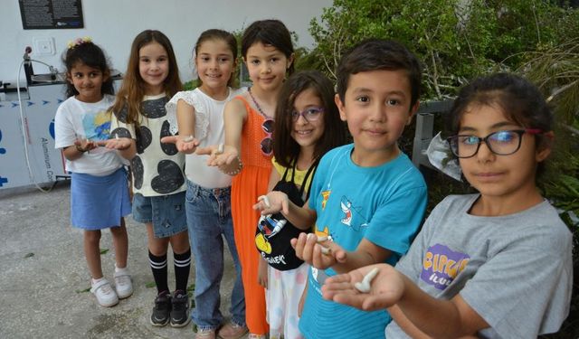 Antalya'da ipek böcekciliği çocuklarla büyüyor