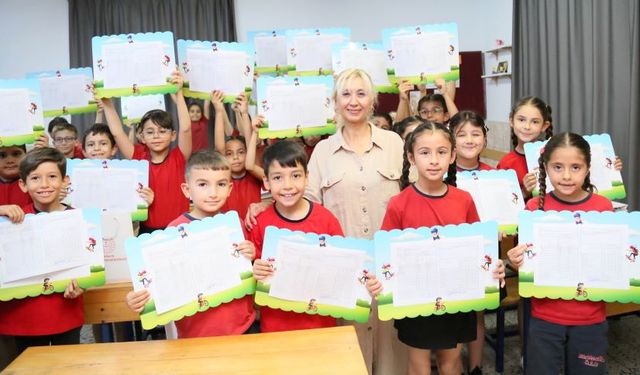 Antalya’da 511 bin öğrenci karne sevinci yaşadı