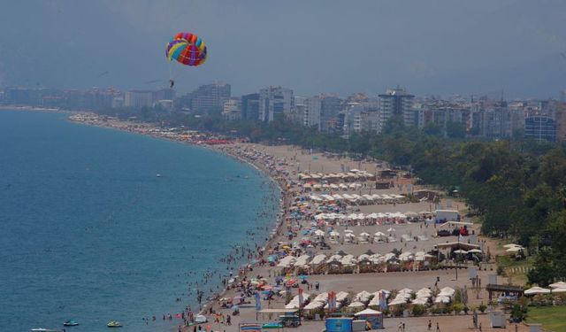 Bayramın son gününde Konyaaltı tıklım tıklım