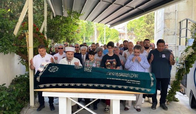 Sezai Karakoç'un şiirine konu olan 'Mona Rosa' son yolculuğuna uğurlandı