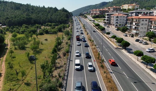 Muğla'da bayram çilesi: Trafik kuyrukları kilometreleri buldu
