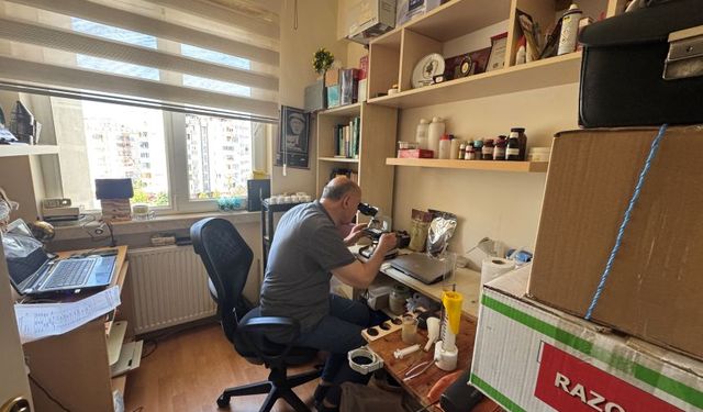 Antalya'da 83 yaşındaki profesör hayatını kekik bitkisini adadı