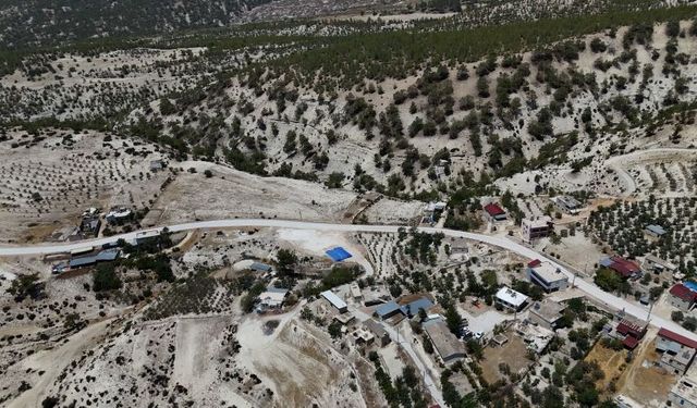 Mersin’de 9 mahalleyi birbirine bağlayan yolda çalışma