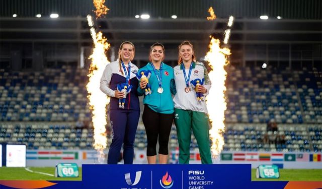 ALKÜ'lü milli sporcu Esra Türkmen dünya şampiyonu oldu