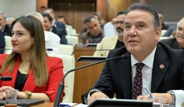 Antalya Büyükşehir'de Esnaf Dairesi kaldırılıyor: Muhittin Böcek kurmuştu