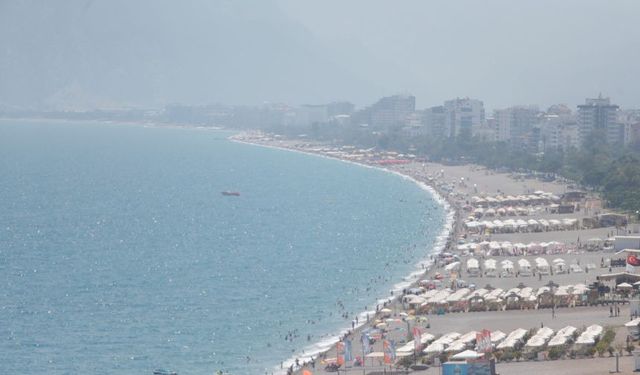 Antalya, Afrika ve Basra'dan gelen sıcak havaya teslim oldu!
