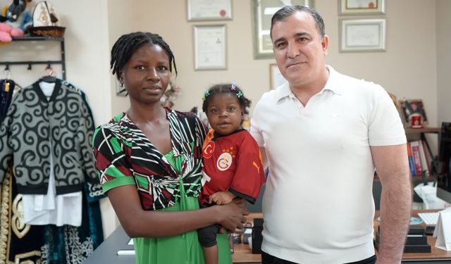 Nijeryalı minik Mercy, annesinden alınan karaciğerle Antalya'da hayata tutundu!
