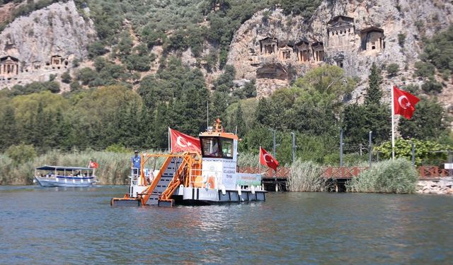 Muğla'da müdahale teknesi carettaların güvenliği için devriyede