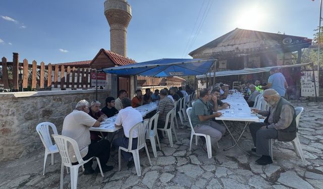 Antalya’nın 800 yıllık tarihi mahallesinde aşure etkinliği