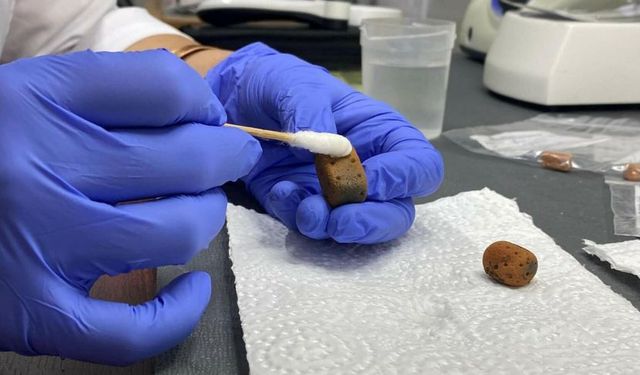 Muğla Beçin Kalesi'nde tarihi keşif: Tabla oyunlarına ait 15 zar çıktı!