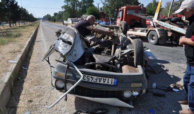 Isparta'da feci kaza: Metrelerce sürüklenip takla attı