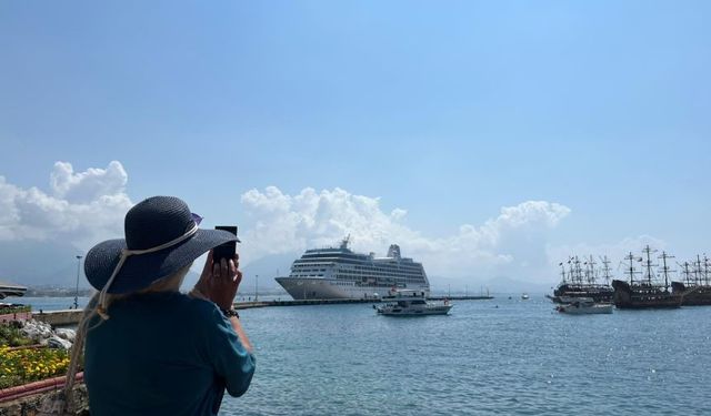 Alanya Limanı’nda kruvaziyer hareketliliği: 602 ABD’li turist geldi