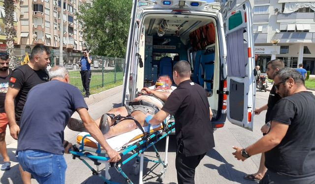Kumluca'da otomobil ile motosiklet çarpıştı