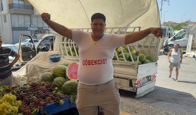 Manavgat'ın "Göbekçi07"si karpuz tezgahında şov yapıyor