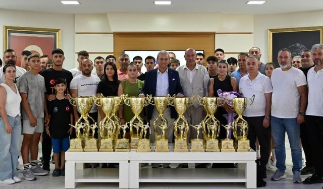 Dünya şampiyonları Kepez Kent Meydanı’nda ringe çıkıyor
