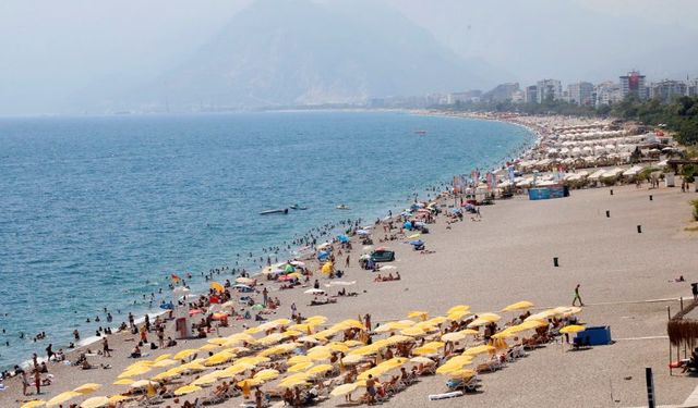 Antalya’da yaz bitmiyor