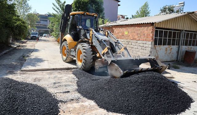 Döşemealtı’nda yol çalışmaları sürüyor