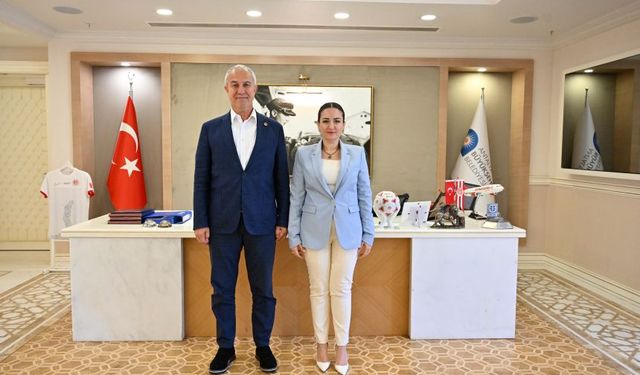 Osman Tarık Özçelik'ten Büşra Özdemir'e ziyaret