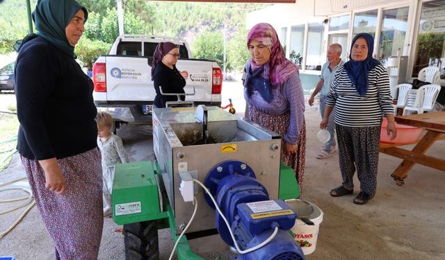 Büyükşehir'den üzüm üreticilerine ekipman desteği