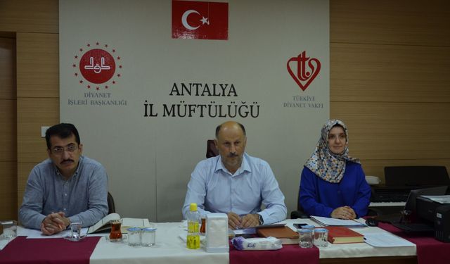 Antalya’da 190 öğrenci hafızlık belgesi alabilmek için ter döktü