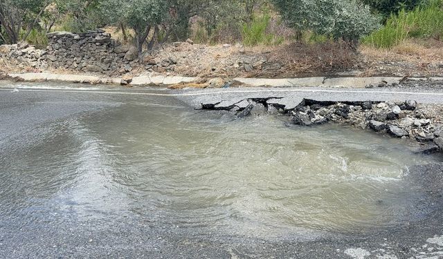 Gazipaşa'da DSİ borusu patladı! Yol ulaşıma kapandı