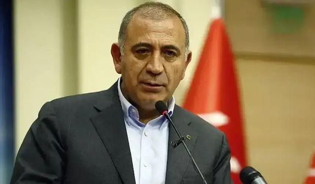 Kayyum Gürsel Tekin gazetecilere ateş püskürdü