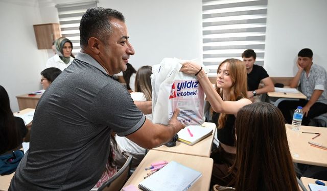Kemer'de 400 öğrenciye üniversiteye hazırlık için kitap desteği