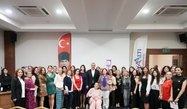 Kadınlar haklarını Konyaaltı’nda öğreniyor