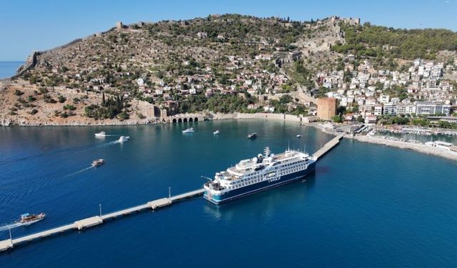 Liberya bandıralı kruvaziyer 'SH Diana' Alanya'ya geldi