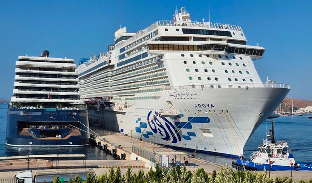 Bodrum'a iki gemiden turist akını