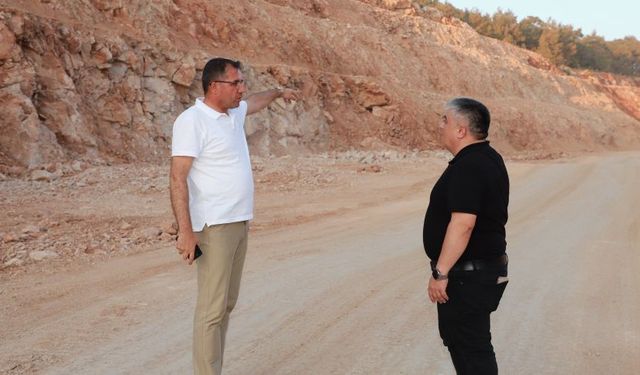 Antalya’da Karayolları Bölge Müdürü AK Partili ilçe başkanına brifing verdi!