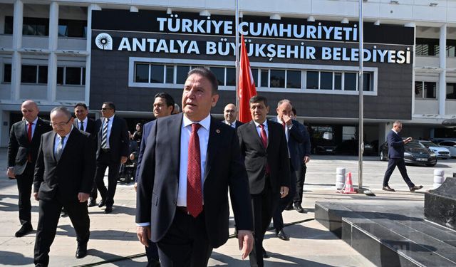 Mahkemeye sayılı günler kala Böcek'ten iki dönem mesajı