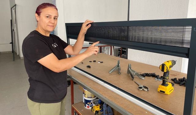 Serik'te bir kadın 2 yılda sineklik ve perde ustası oldu