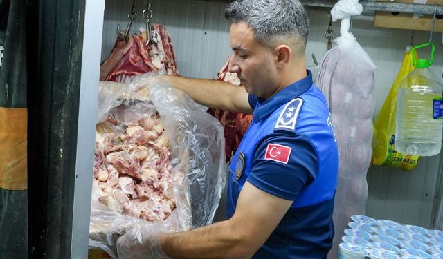 Tarsus'ta son kullanma tarihi geçmiş ürünler imha edildi